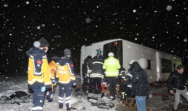 Yolcu otobüsü devrildi: 1 ölü, 15 yaralı