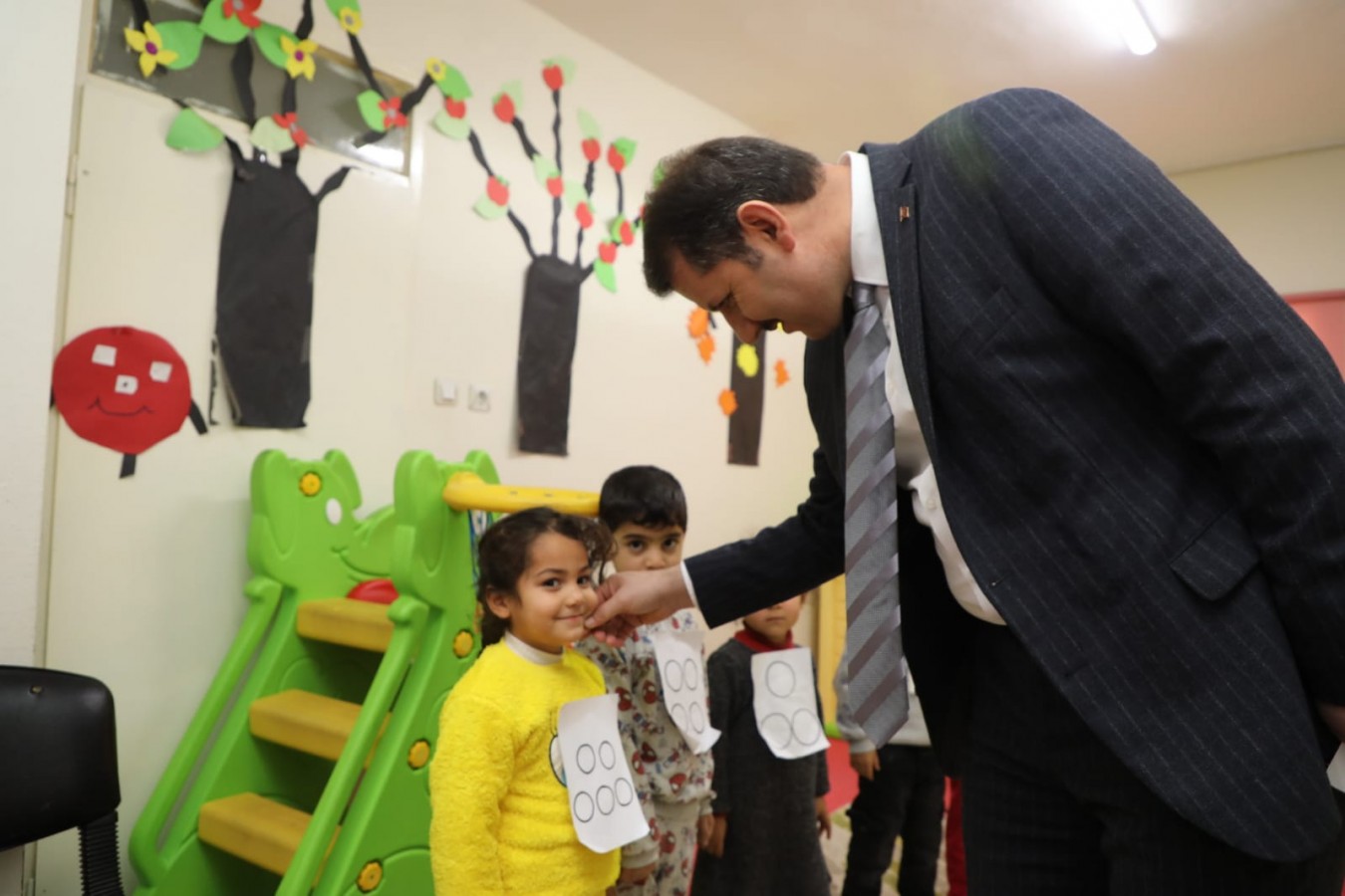 Vali Salih Ayhan Öğrencilere Kitap Hediye Etti;