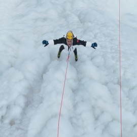 Vali Çiftçi, 20 metrelik buz duvarına tırmandı