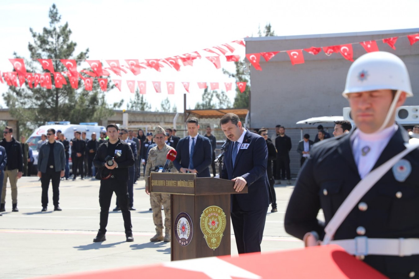 “Bu bayrak inmeyecek, bu ezan susmayacak, bu ülke bölünmeyecek”;