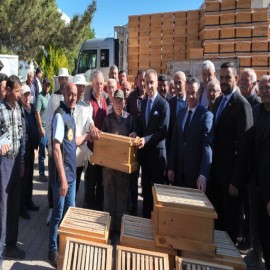 Nevşehir’de üreticilere 300 arılı kovan desteği sağlandı