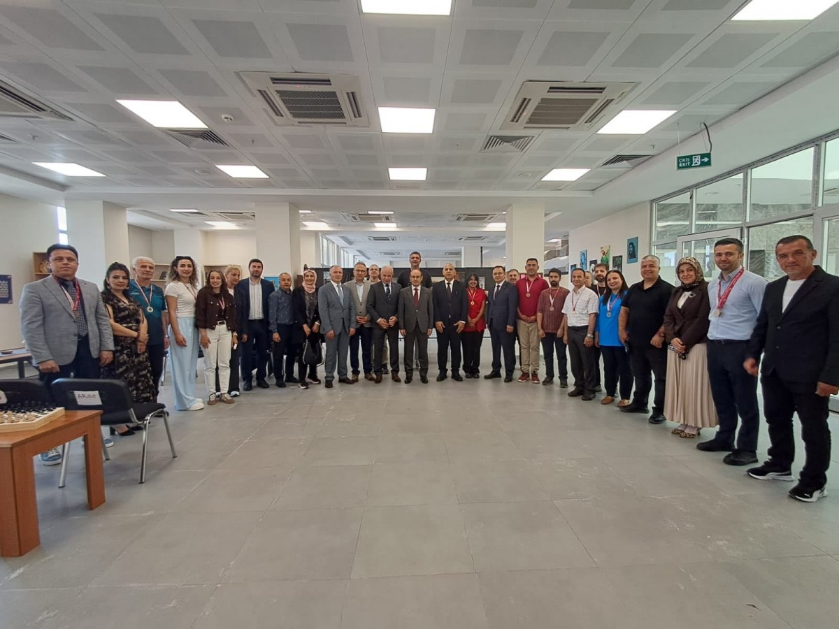 Yenimahalle'de 'Kurumlar Arası Dart ve Masa Tenisi Turnuvası' ödül töreniyle taçlandı