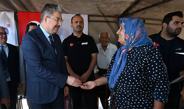 Vali Yılmaz, deprem konutlarını teslim etti: Yüzlerindeki mutluluk en büyük motivasyonumuz