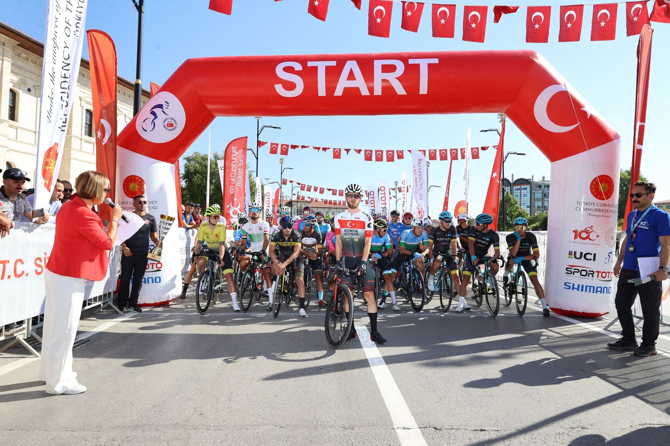 100. Yıl Cumhuriyet Bisiklet Turu Sivas'tan start aldı;