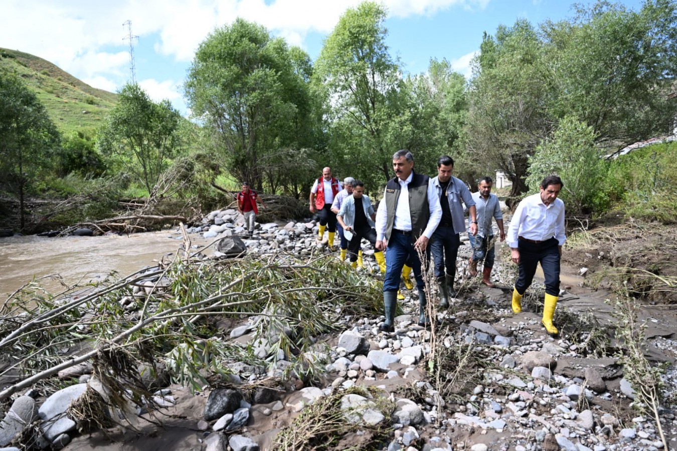 Erzurum'da sağanak yağış, felakete yol açtı