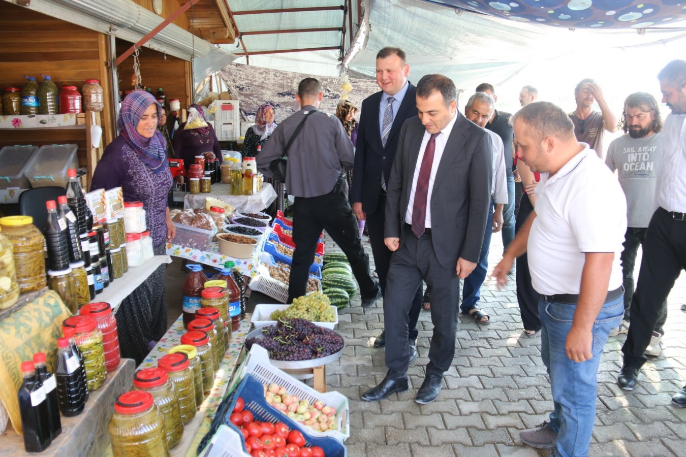 Burdur'un en eski pazarını gezdi