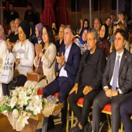 Bayburt'ta festival konserine Vali Eldivan da eşlik etti