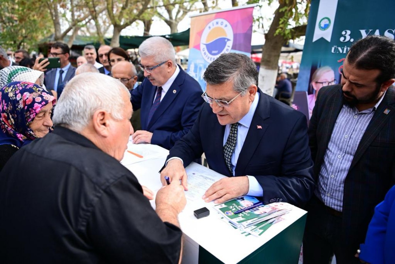 Üçüncü Yaş Üniversitesi için imzalar atıldı