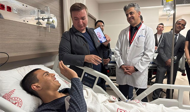 Vali Aydoğdu, ailesi uzakta yaşayan genci yalnız bırakmadı