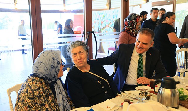 ''Hayatımızın en kıymetli hazinesi, bize yol gösteren büyüklerimizdir''