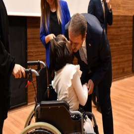 “Bütün kalbimizle yanınızdayız, aranızdayız”