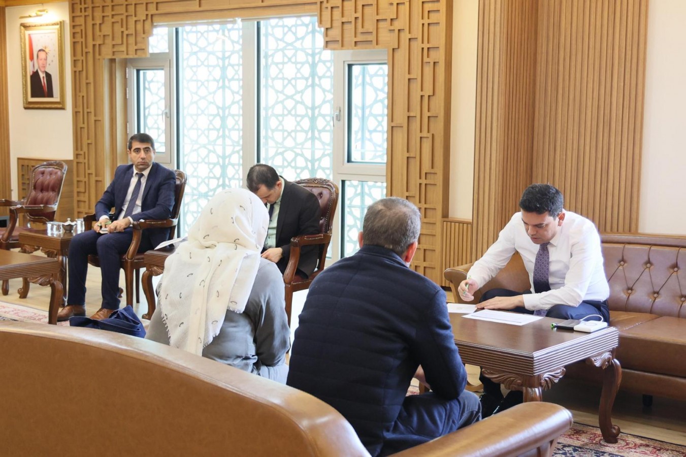 Kaymakam, yeni yılın ilk mesai gününde vatandaşın derdini dinledi