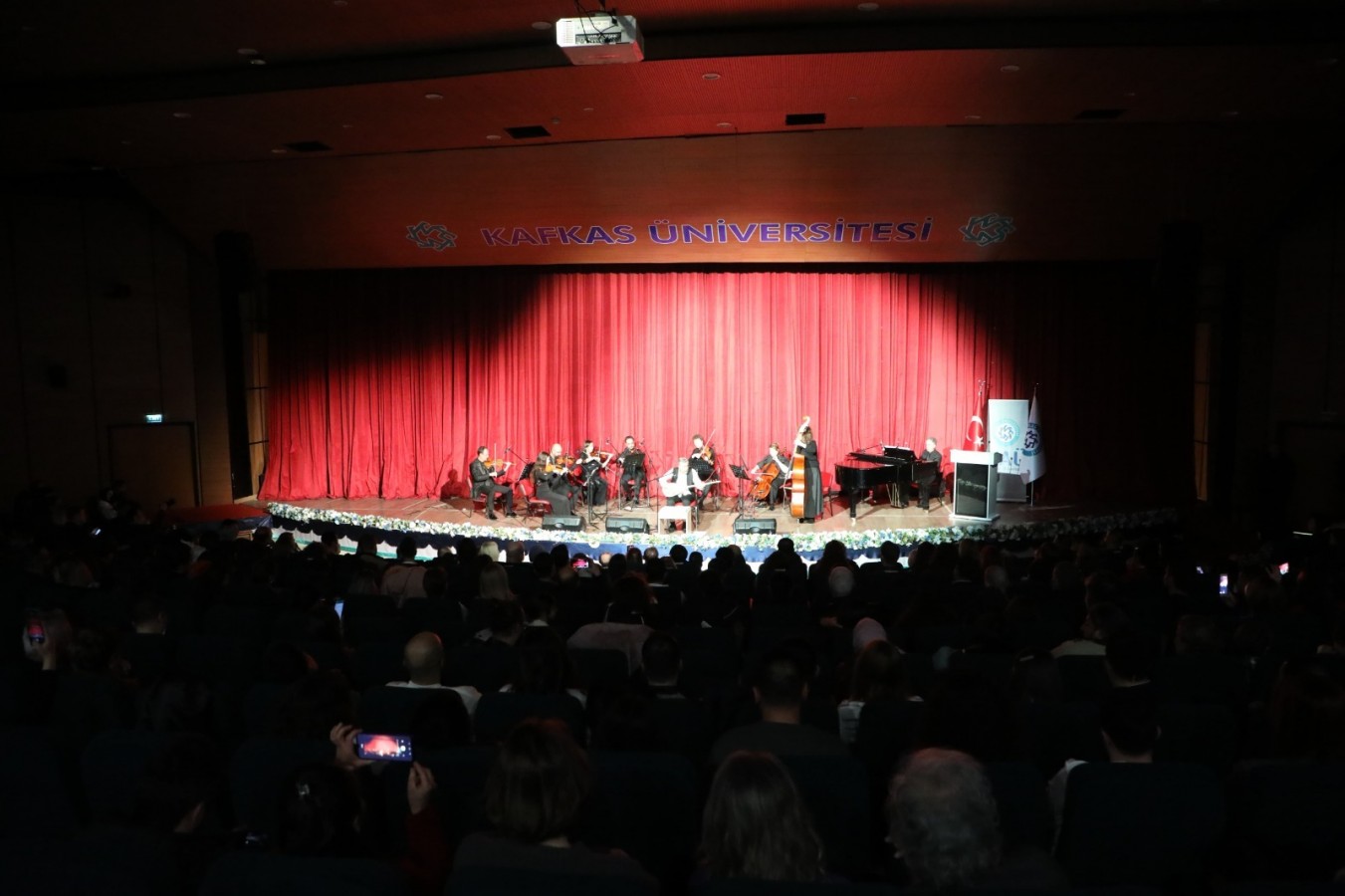 Kars’ta Âşık Veysel Senfonisi’ne yoğun ilgi