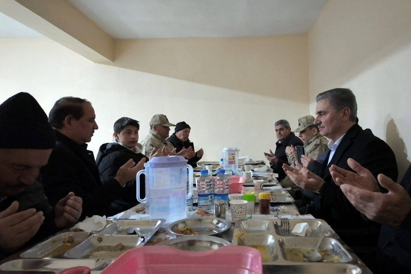 "Zulüm altındaki Müslümanlar için dua edelim";