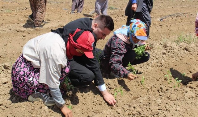 1 Mayıs’ı tarım işçileriyle geçirdi