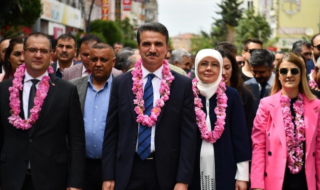 Şimdi Isparta’da gül zamanı