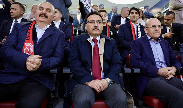 Bakan Şimşek, Vali Canalp ve Vali Çiçek birlikte maç izledi: ''Binlerce Batmanlı hemşehrimizle birlikte bu büyük heyecana ortak olduk'';