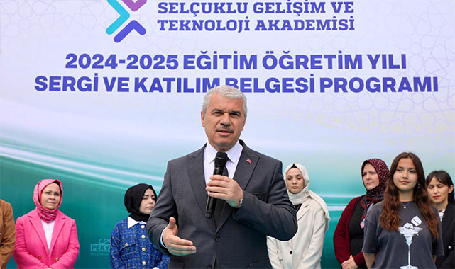 Konya'da genç yeteneklerin emekleri görücüye çıktı;