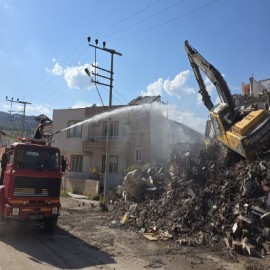 Gölbaşı’nda orta ve ağır hasarlı binalar yıkılıyor