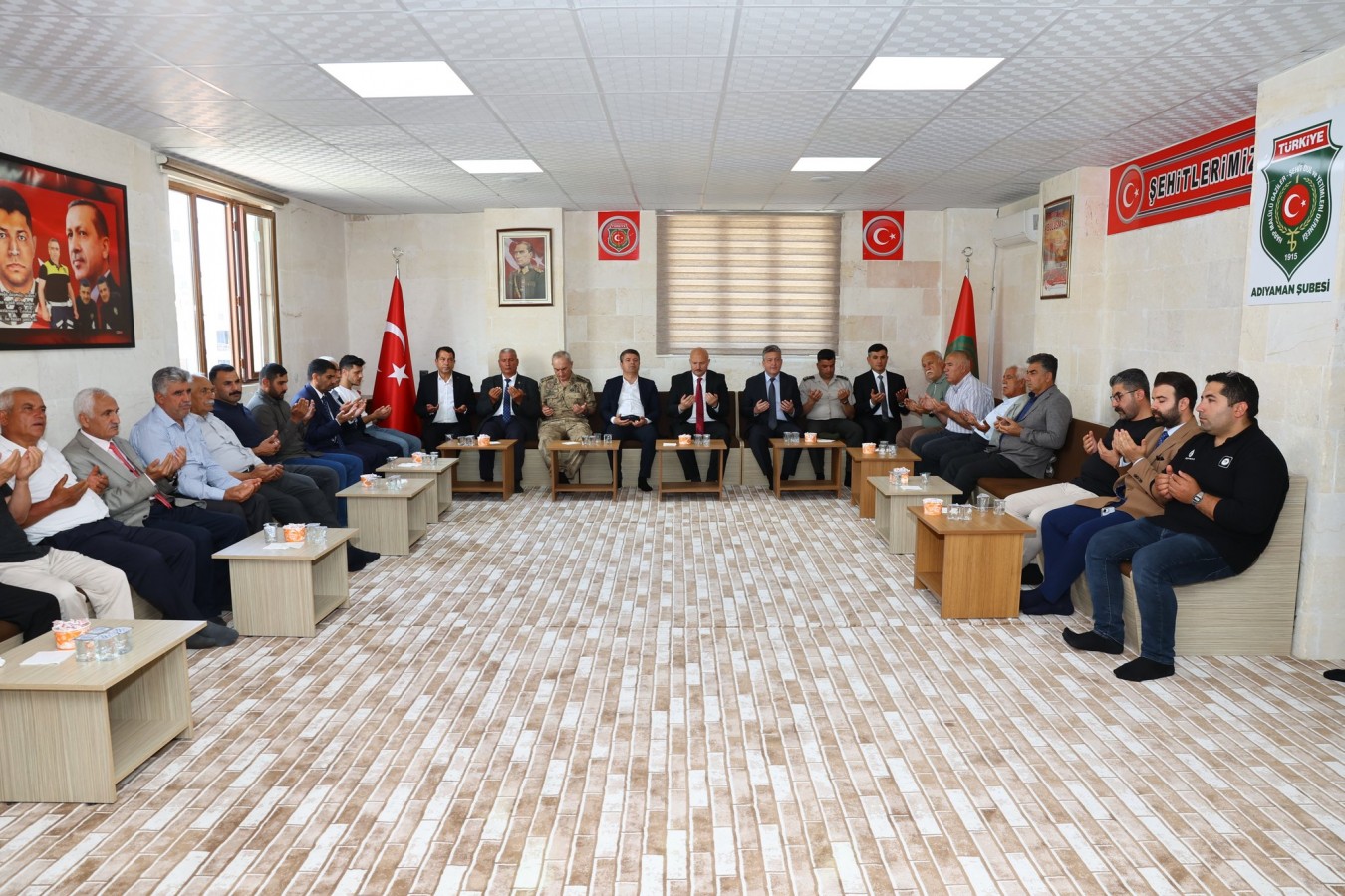 Adıyaman Valisi Küçük’ten İndere’ye Kütüphane incelemesi ve yoğun protokol trafiği