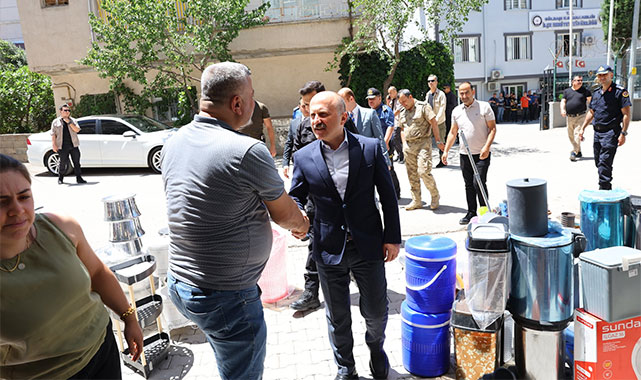 ''Hem ülkemizin hem de ilimizin kalkınmasına katkı sunan esnafımıza teşekkür ediyorum'';