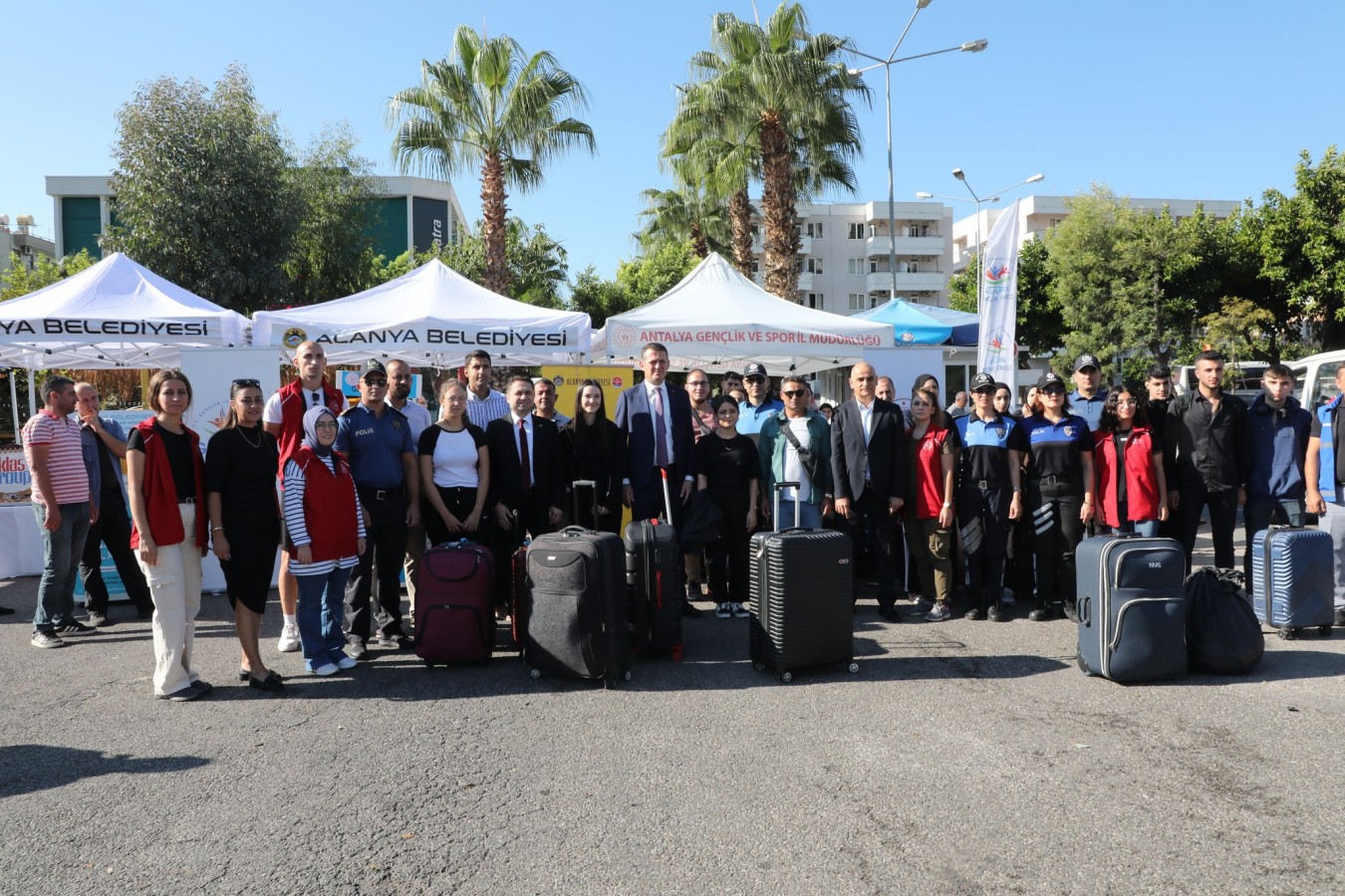 Yeni üniversitelileri karşıladı