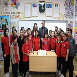 Sınıf başkanı Alper, sözünü tuttu! Vali Aslan okula gitti