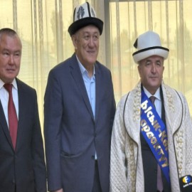 Vali Hatipoğlu'na, "Issık Gölü fahri hemşehriliği" verildi