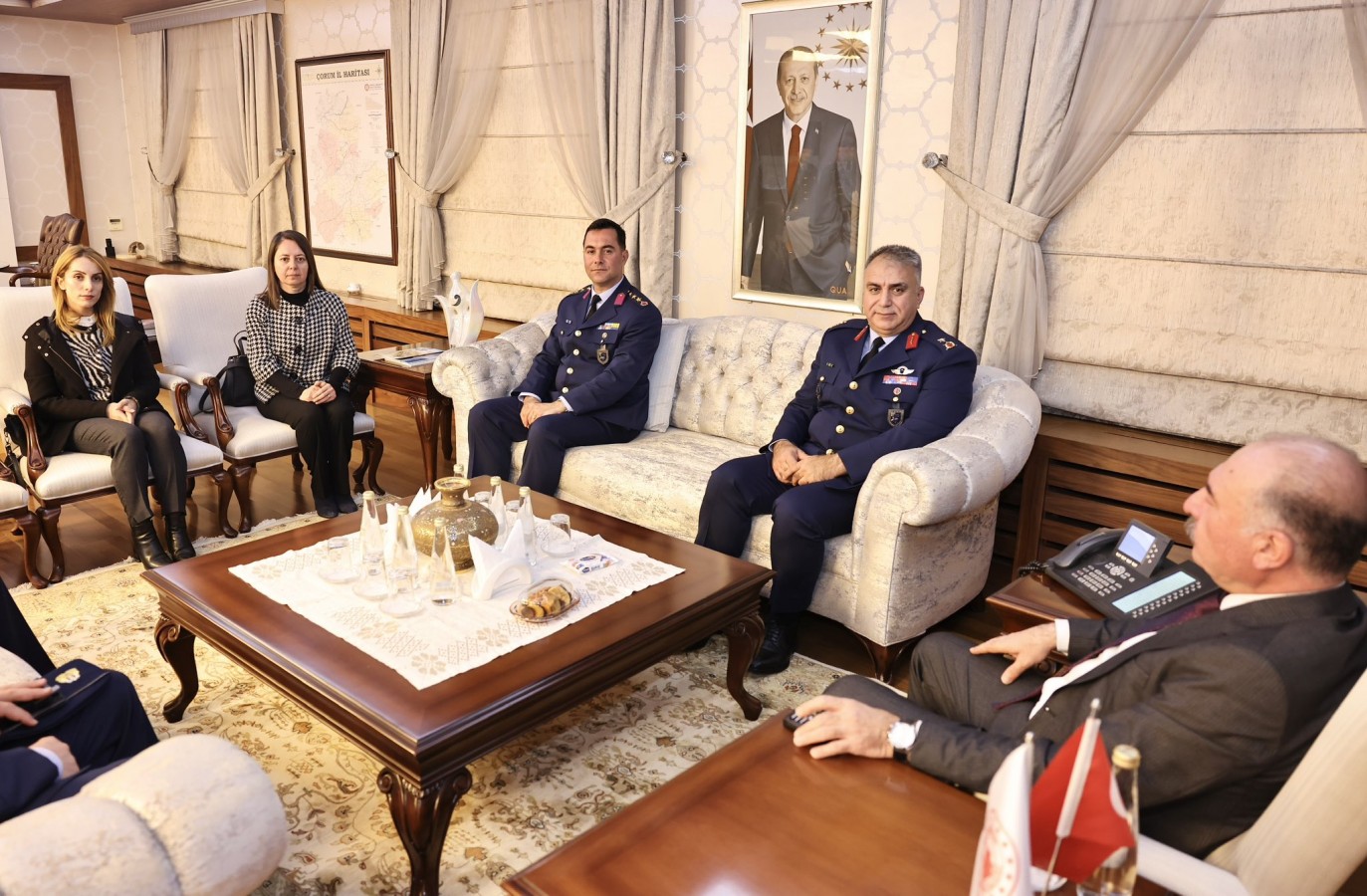 Merzifon 5. Ana Jet Üs Komutanı, şehit ailesi için Çorum’a geldi;