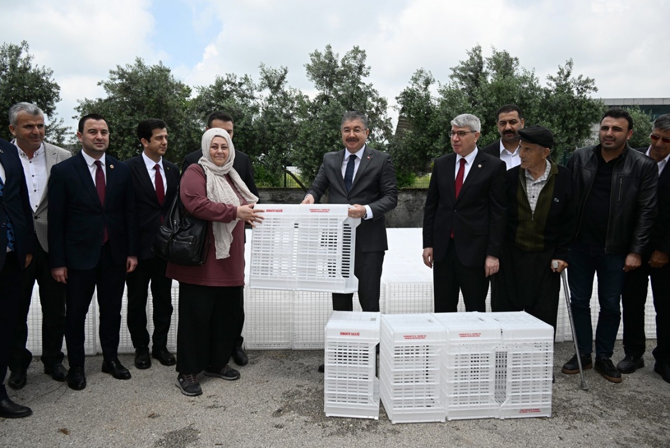 Osmaniye’de üreticilere plastik zeytin kasası desteği;