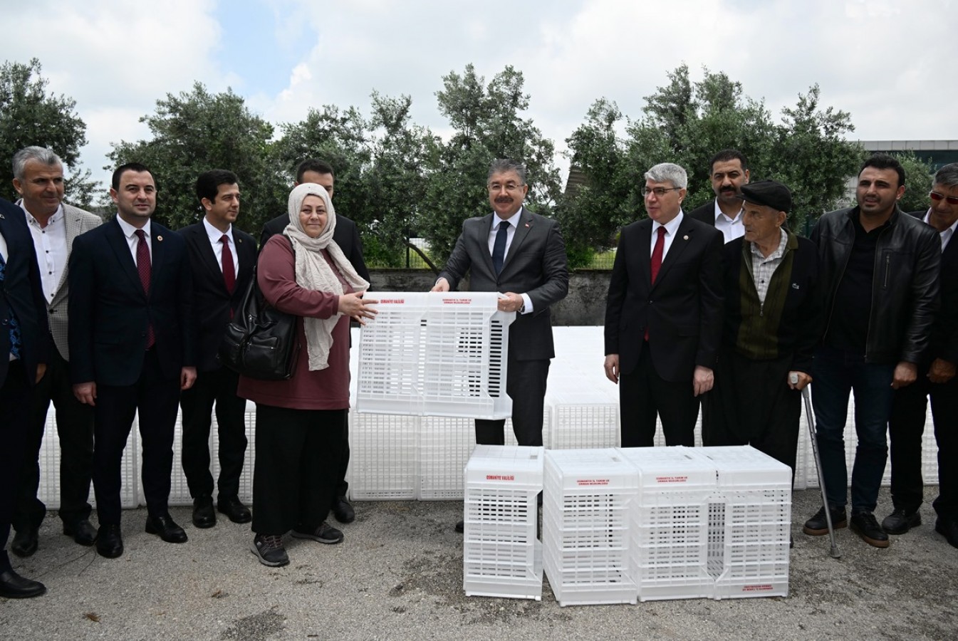 Osmaniye’de üreticilere plastik zeytin kasası desteği