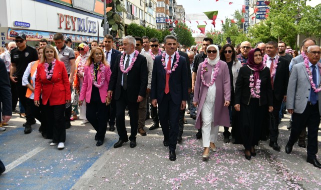 Isparta’da şimdi gül zamanı!