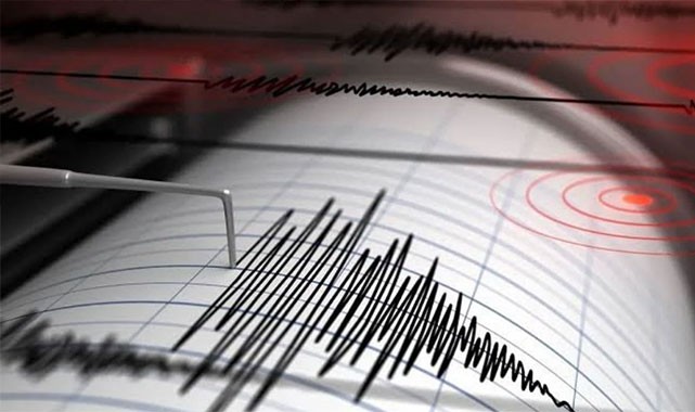 Vali Akbıyık'tan deprem sonrası açıklama: Panik ve yüksekten atlayan 75 vatandaş etkilendi