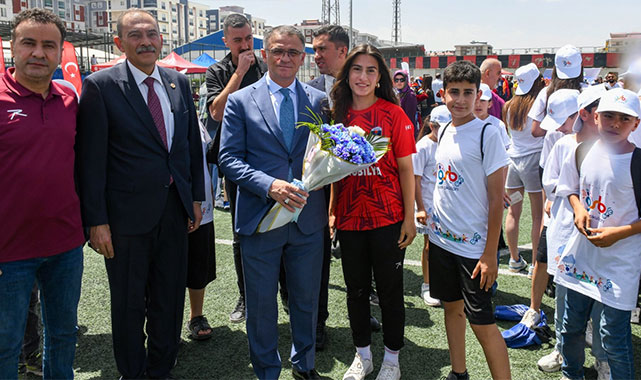 ''Amacımız, her çocuğun bir spor dalı ile uğraşması, ya da bir spor dalının iyi bir izleyicisi olması'';