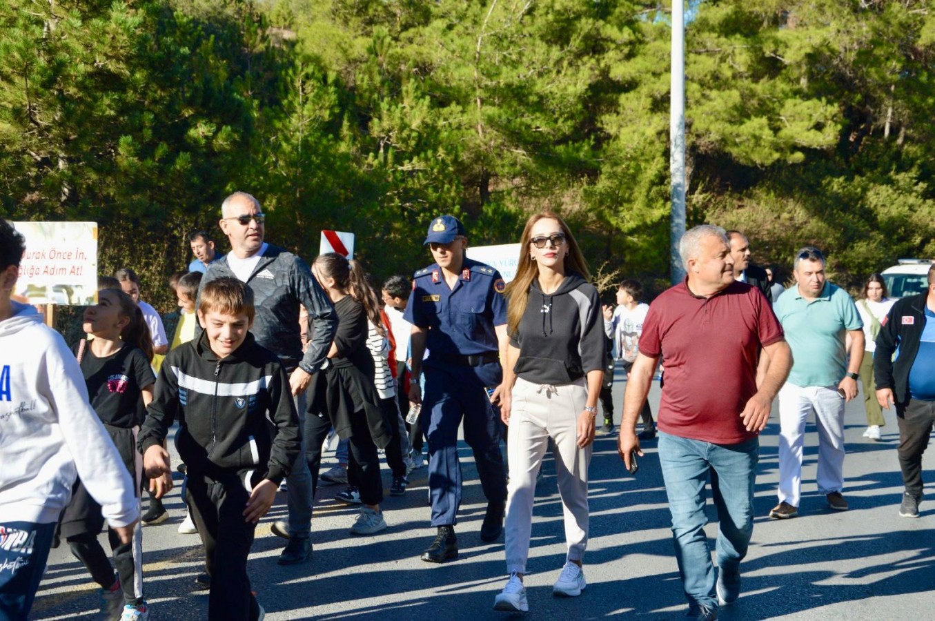 Sağlık için yürüyenlere sertifika verdi