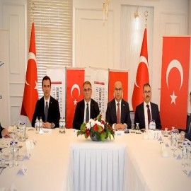 Valiler, düzensiz göçle mücadele için toplandı