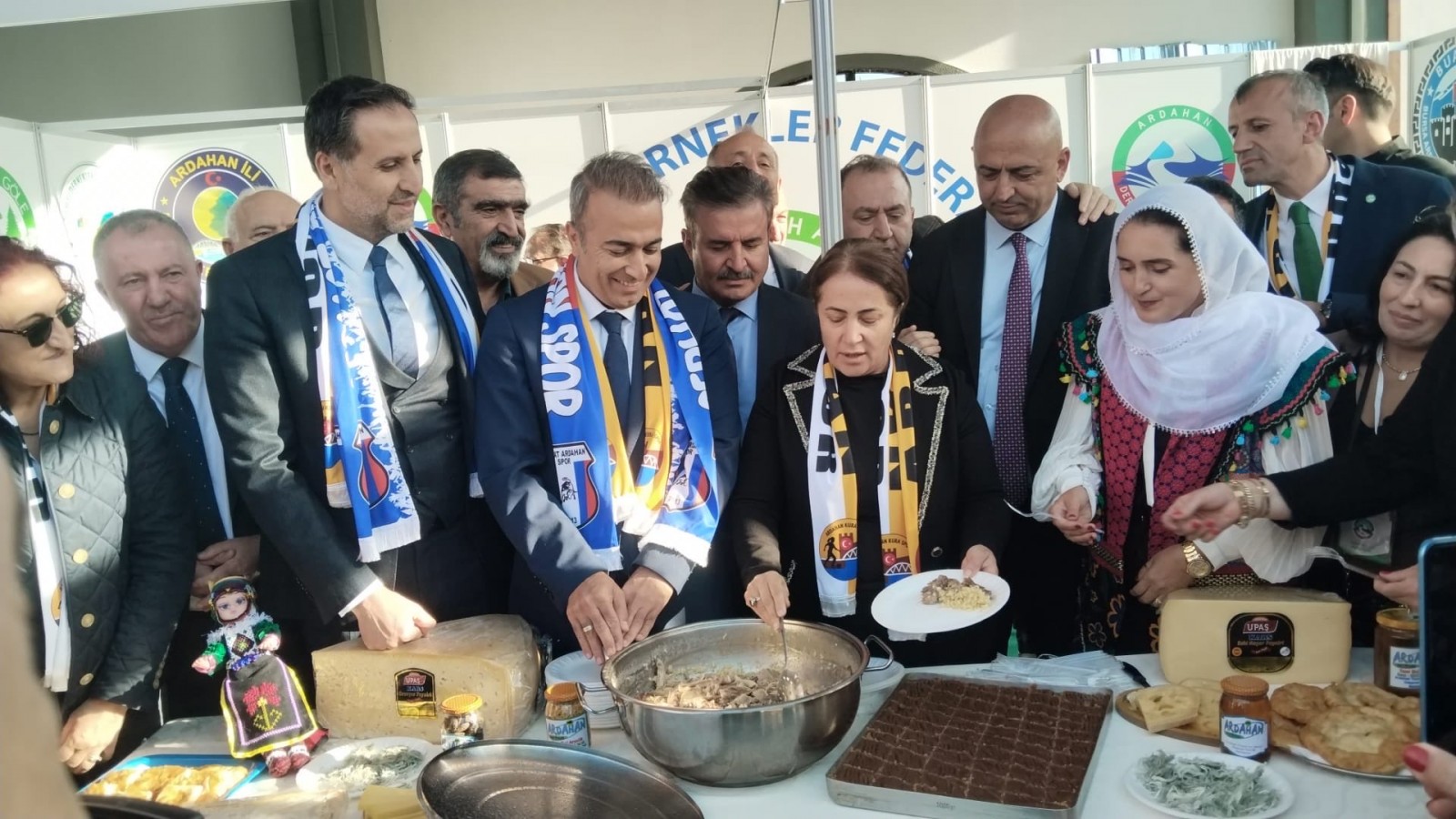 Vali Çiçek'ten Ardahanlı vatandaşlara çağrı: ''Yazlık yapmak isteyenler, memleketimize yatırım yapsın'';