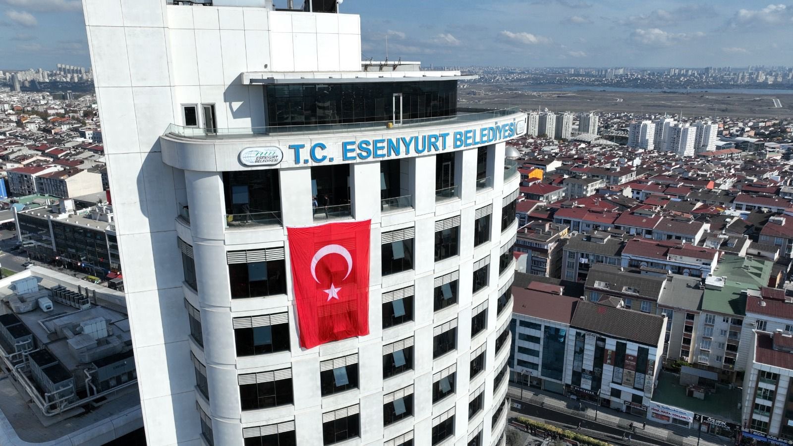 Esenyurt'ta hizmet rüzgarı esmeye başladı;