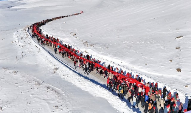 Binlerce vatandaş, Sarıkamış şehitleri için yürüdü