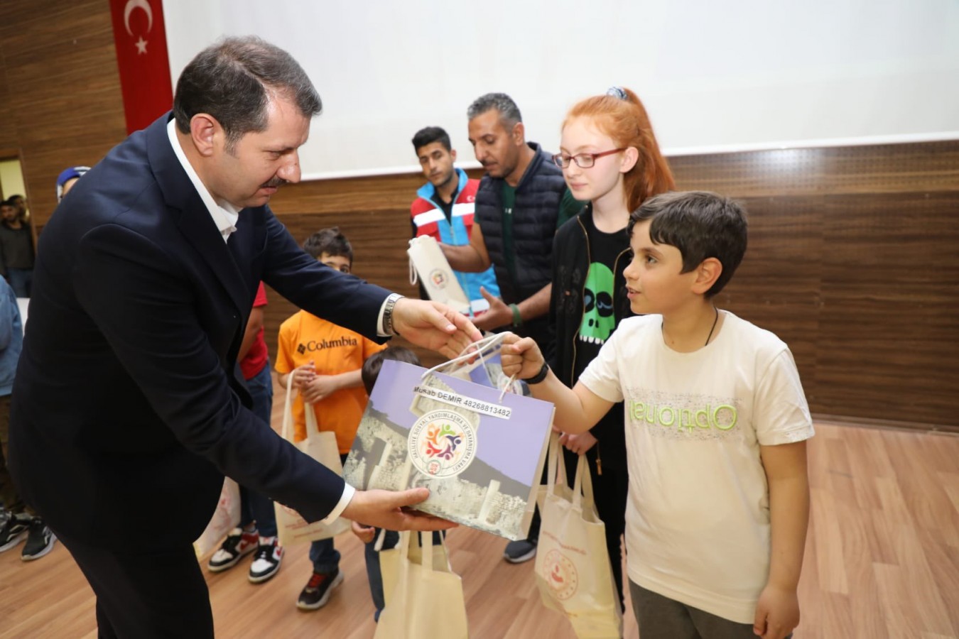 “Elinize değil yüreğinize dokunuyoruz”;