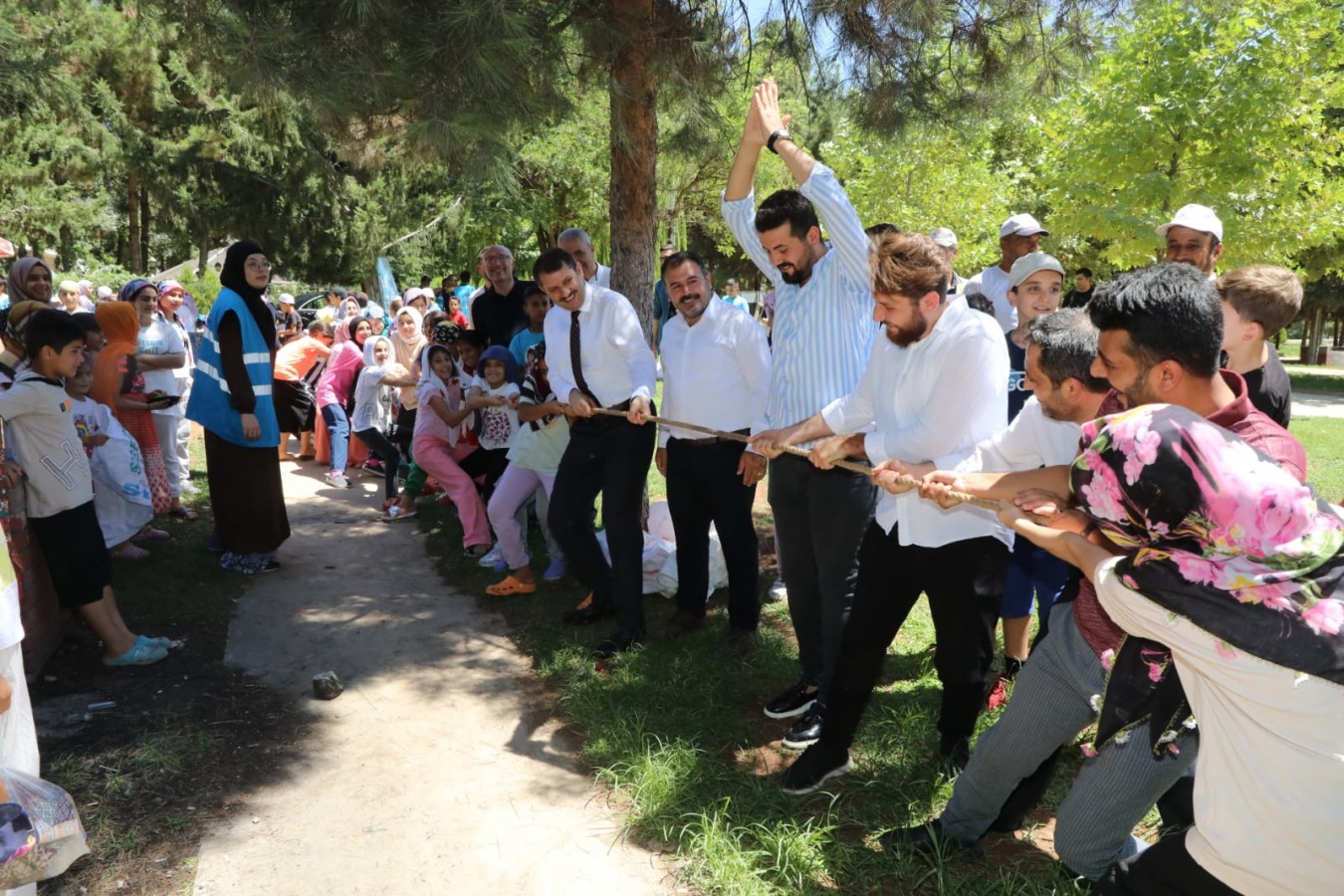 “Çocuklarımızın mutluluğu en kıymetli hazinemiz”;