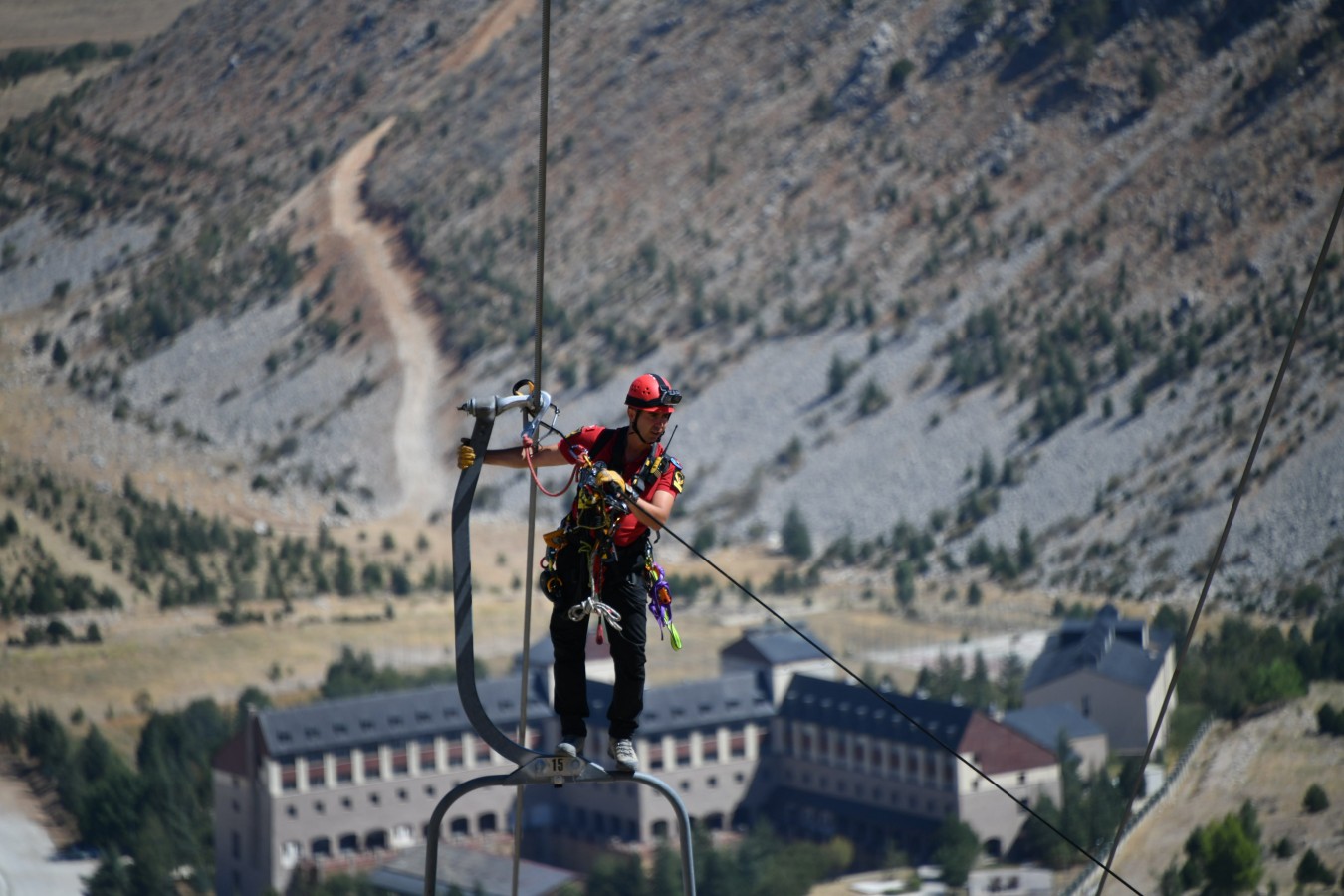 Davraz’da teleferikte nefes kesen kurtarma tatbikatı;