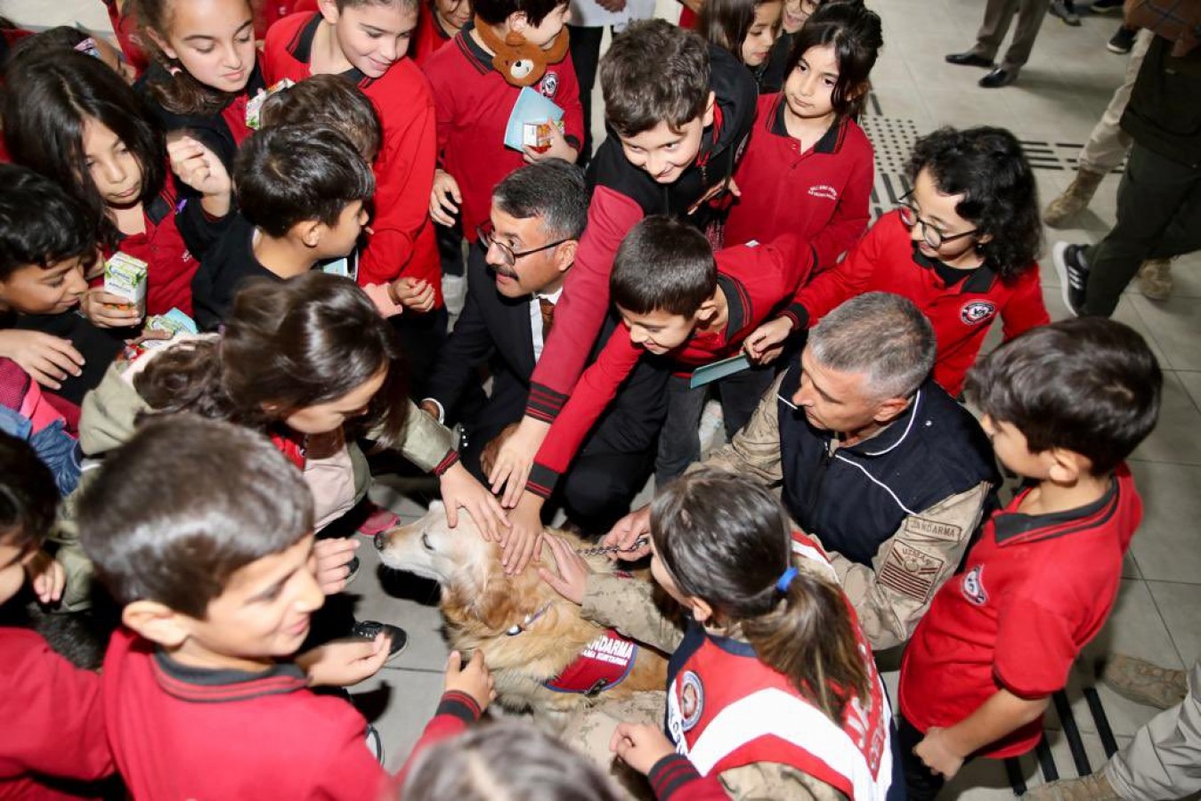 Öğrencilerle birlikte Boyut'u sevdi