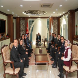 Vali Çelik eğitime katkı sunan 167 eğitimciyi ödüllendirdi