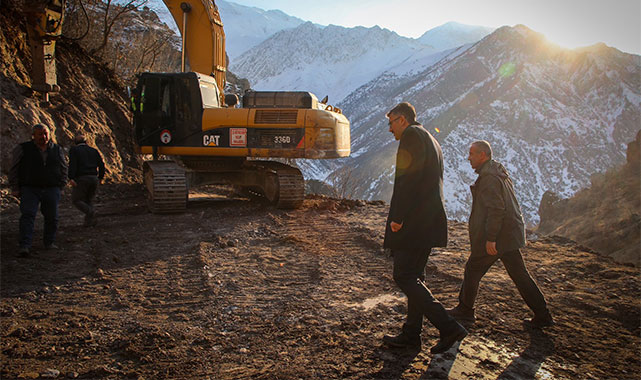 Hakkari'de çözülmeyen yol sorunu kalmayacak!;