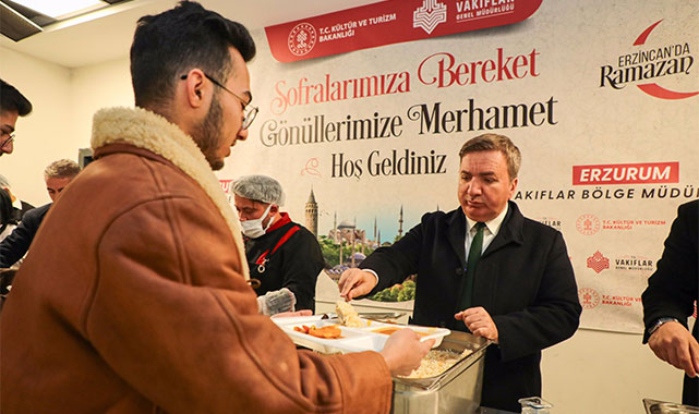 Vali Aydoğdu Terzi Sofrası'nda vatandaşlara yemek dağıttı!;