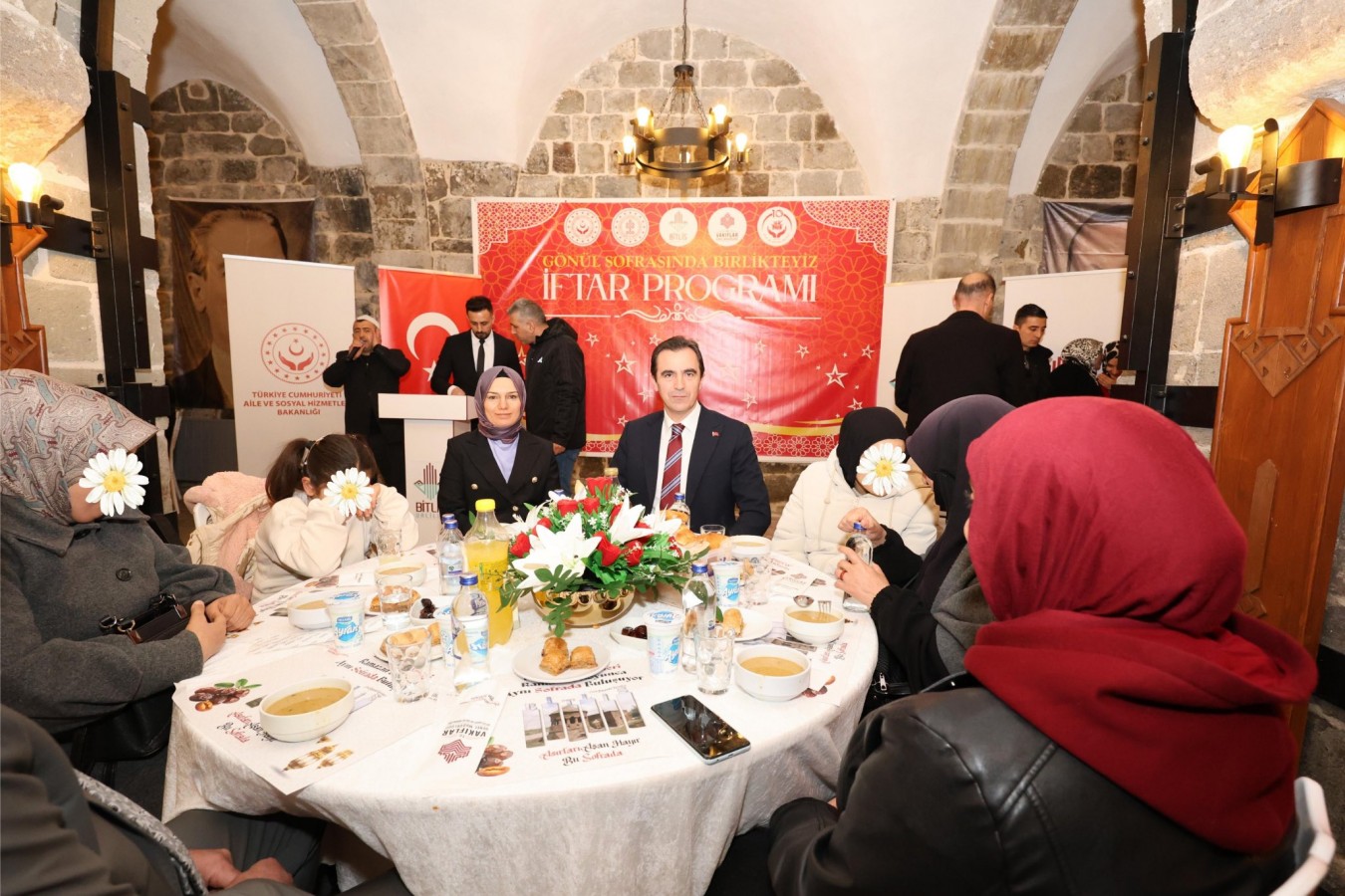 Vali Karakaya Dünya Yetimler Günü’nde çocuklarla buluştu