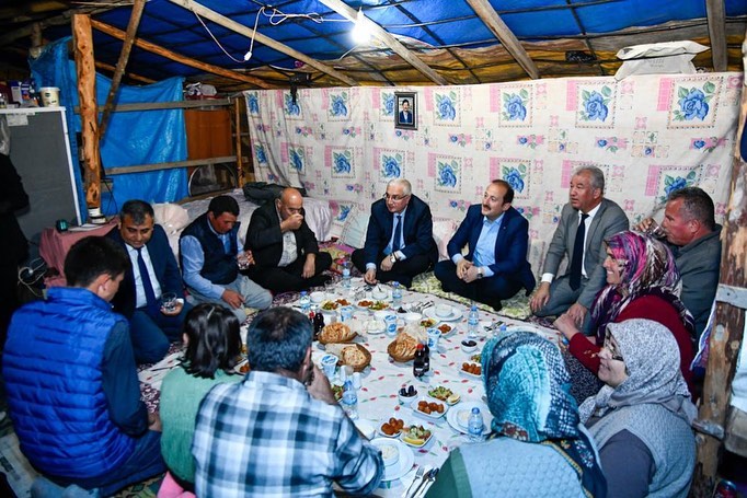 Yörük çadırında iftar;