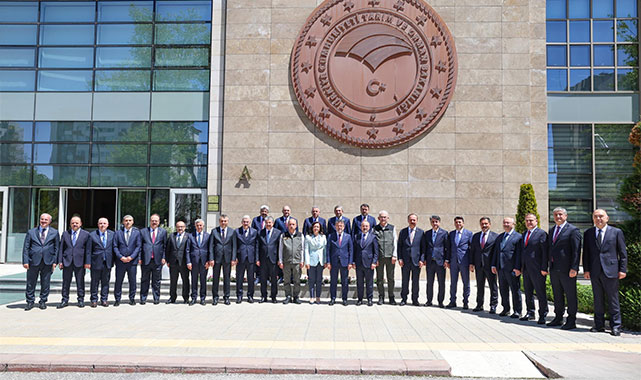 Vali Erin'den ''Orman Benim'' kampanyasına davet: Yeşil vatanımıza birlikte sahip çıkalım;