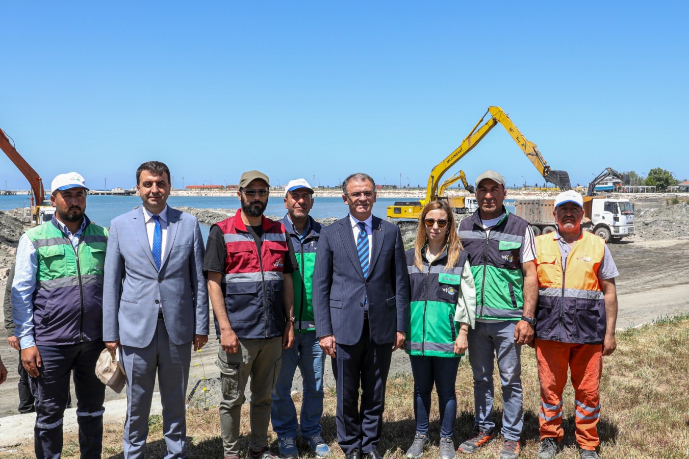 Van Gölü’nden 1 milyon metreküp çamur çıkarıldı;